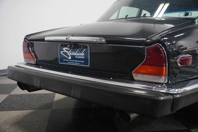 Jaguar-Xj6-1983-Maraschino-Black-Biscuit-7