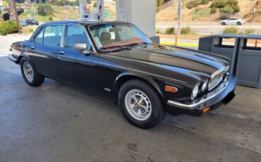 Jaguar-Xj6-1984-Black-22