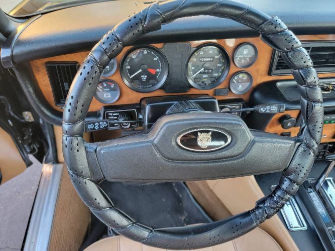 Jaguar-Xj6-1984-Black-3
