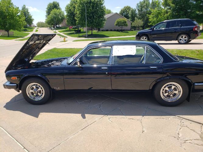 Jaguar-Xj6-1986-Black-Leather-10