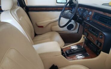 Jaguar-Xj6-1986-Black-Leather-18