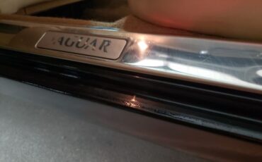 Jaguar-Xj6-1986-Black-Leather-26