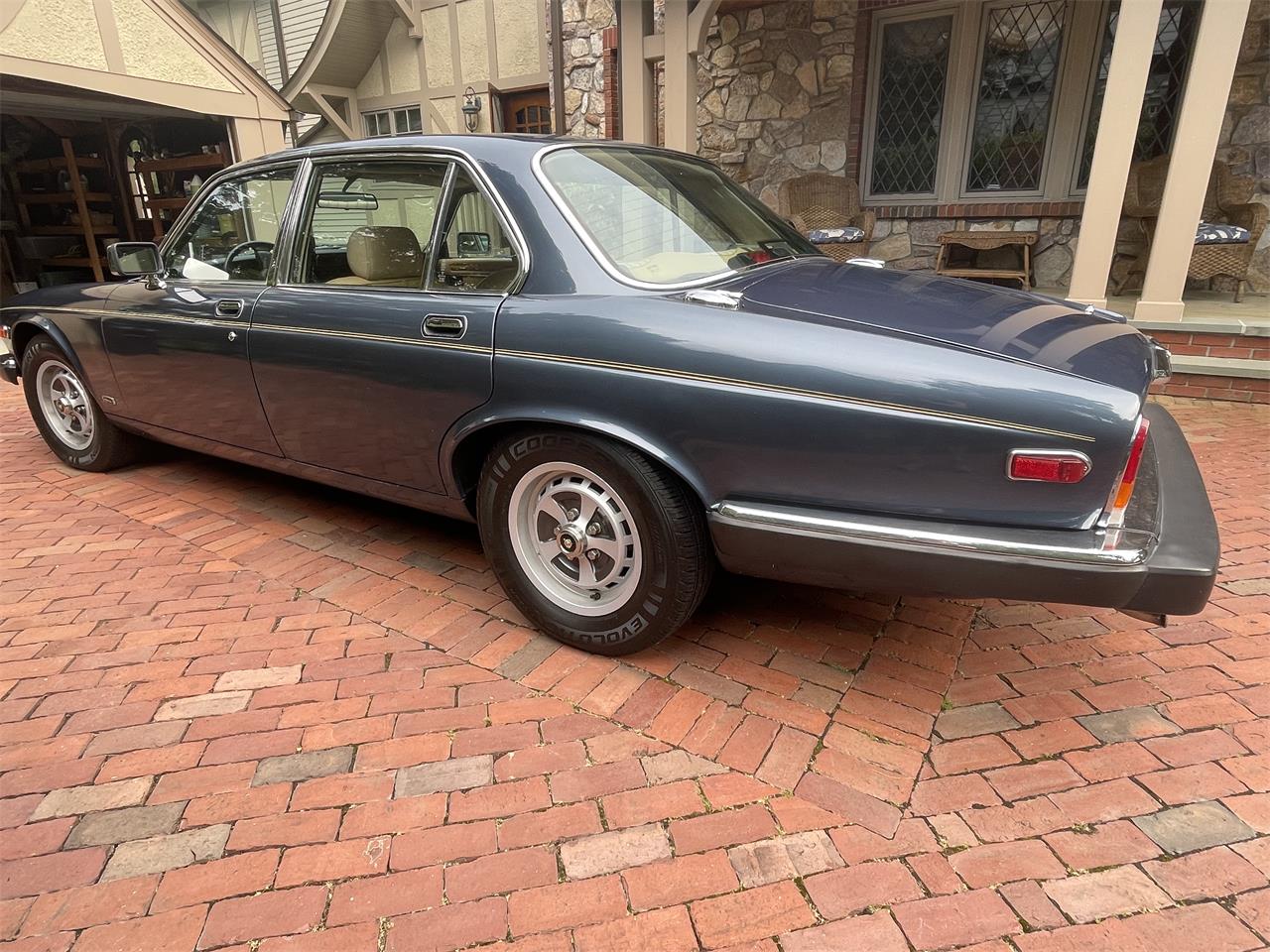 Jaguar-Xj6-1987-Blue-Champagne-5
