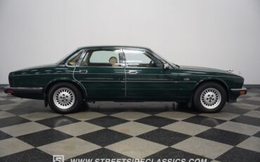 Jaguar-Xj6-1988-Jaguar-Racing-Green-Tan-32