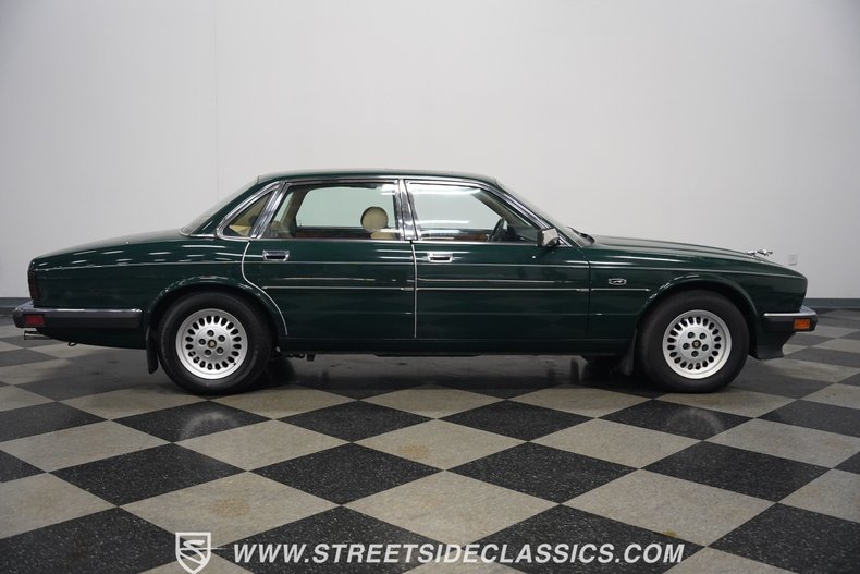 Jaguar-Xj6-1988-Jaguar-Racing-Green-Tan-32