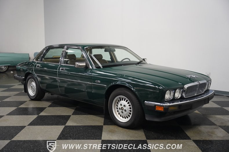 Jaguar-Xj6-1988-Jaguar-Racing-Green-Tan-34