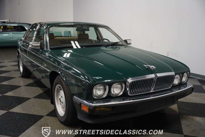 Jaguar-Xj6-1988-Jaguar-Racing-Green-Tan-35