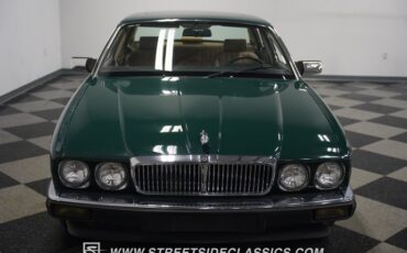 Jaguar-Xj6-1988-Jaguar-Racing-Green-Tan-36