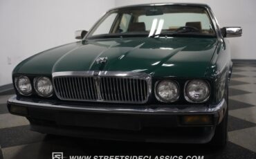 Jaguar-Xj6-1988-Jaguar-Racing-Green-Tan-38