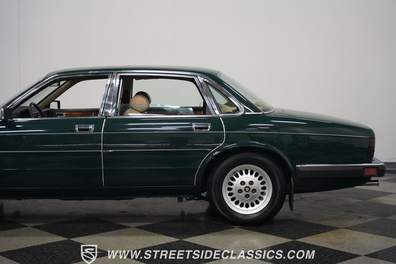 Jaguar-Xj6-1988-Jaguar-Racing-Green-Tan-42