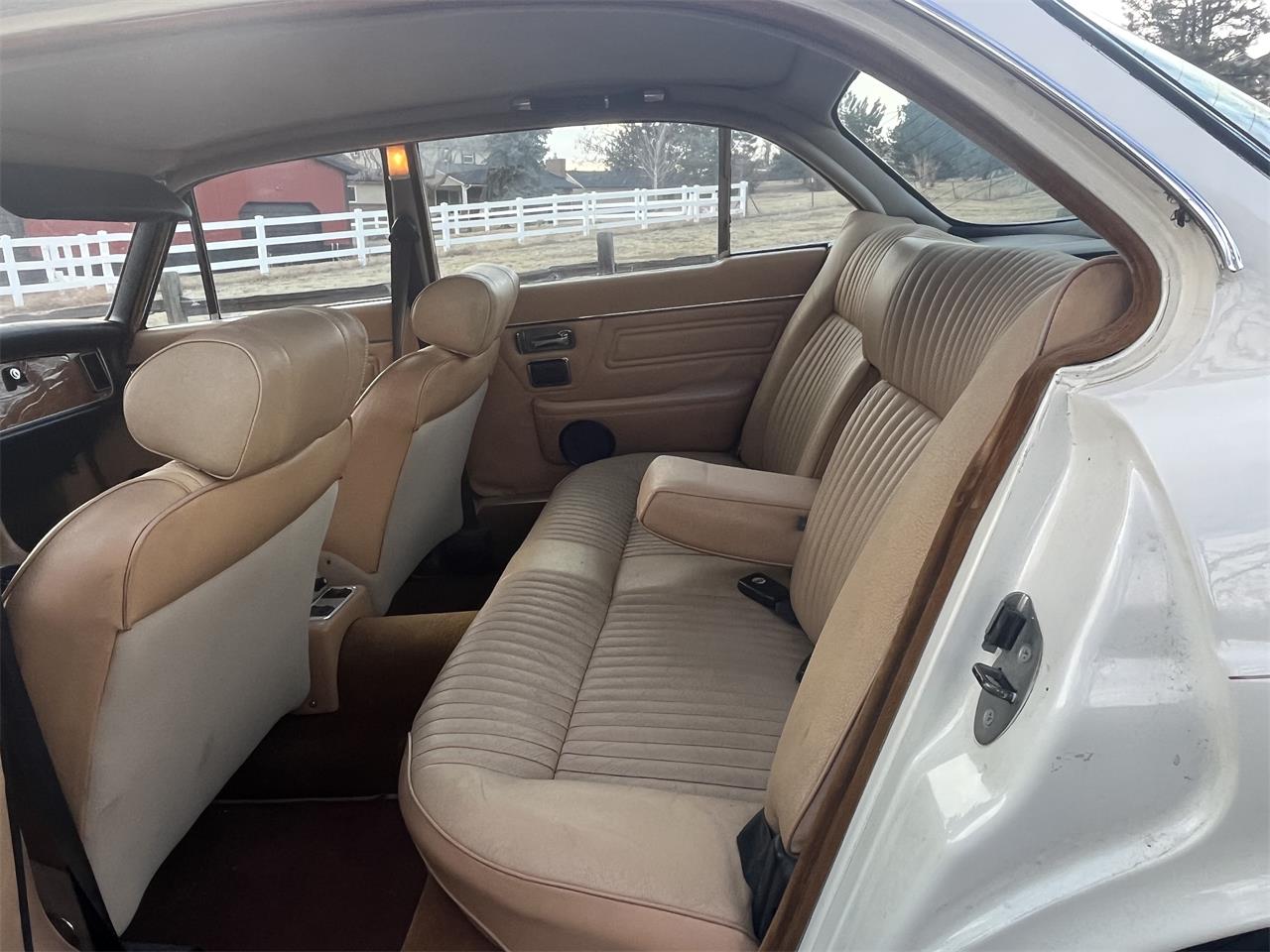 Jaguar-Xj6l-1976-White-Tan-3