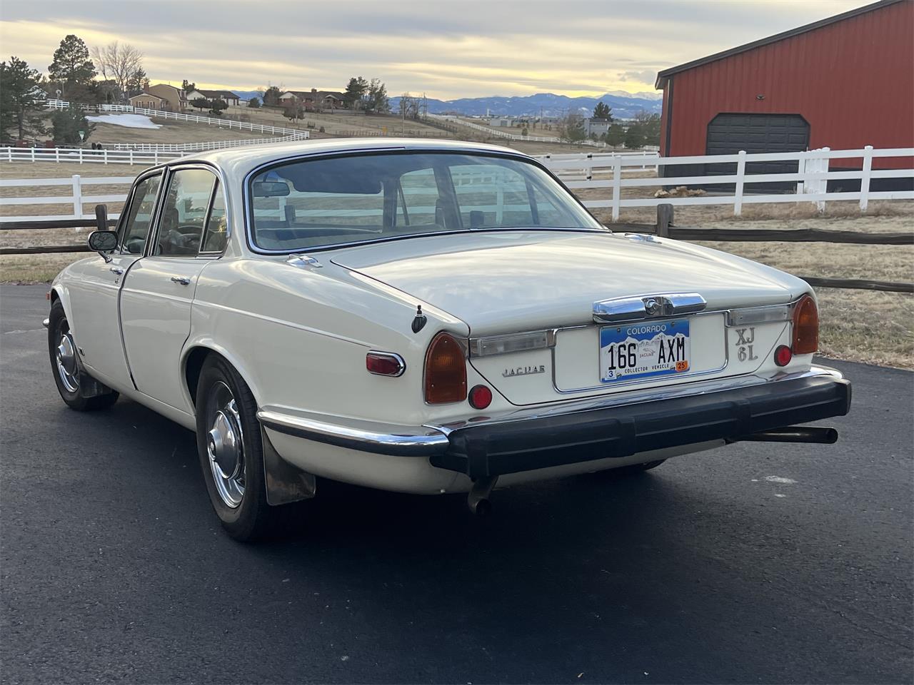Jaguar-Xj6l-1976-White-Tan-4