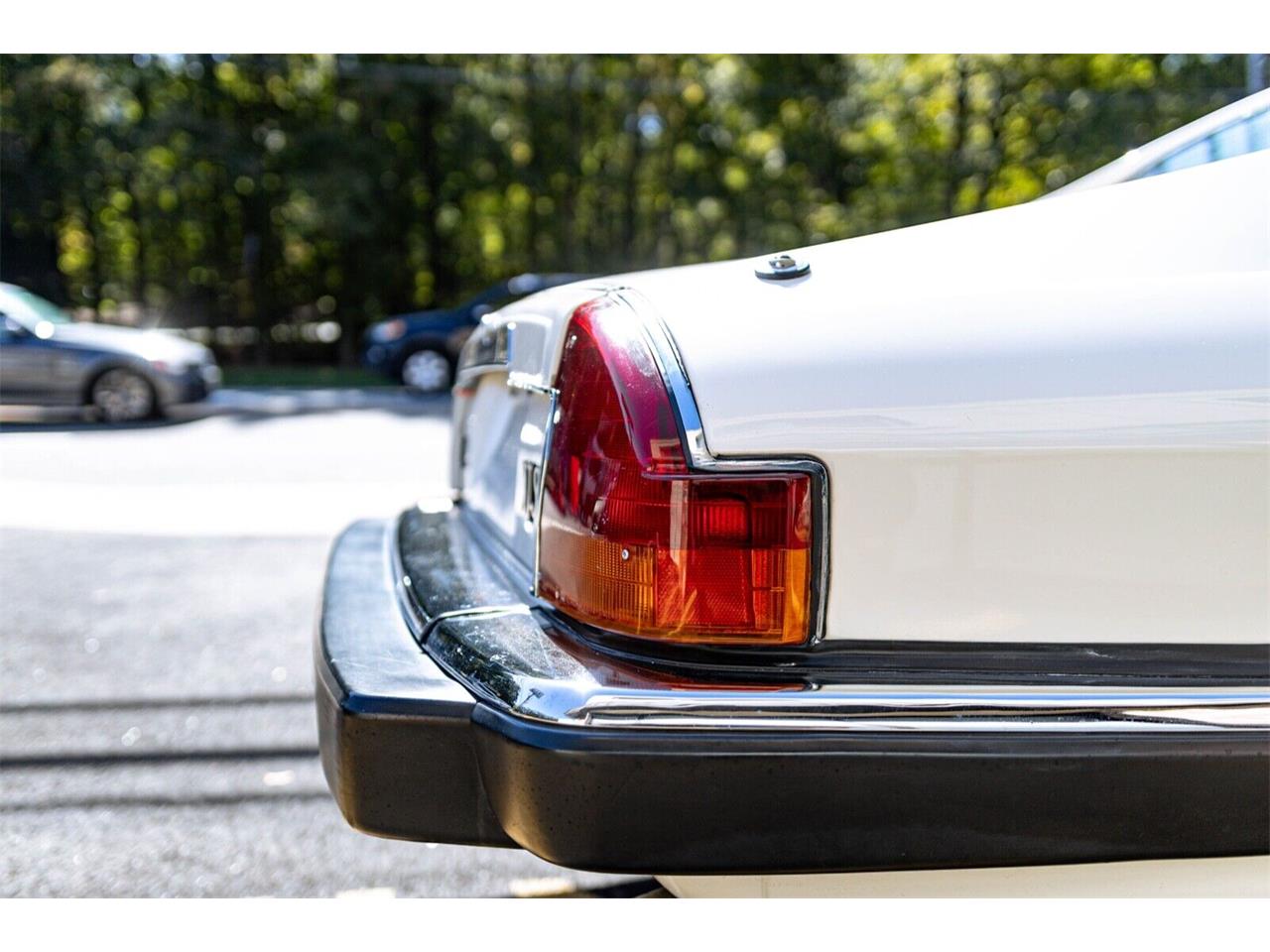 Jaguar-Xjs-1982-Tudor-White-Black-1