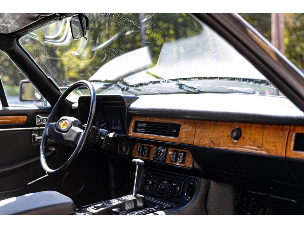Jaguar-Xjs-1982-Tudor-White-Black-14