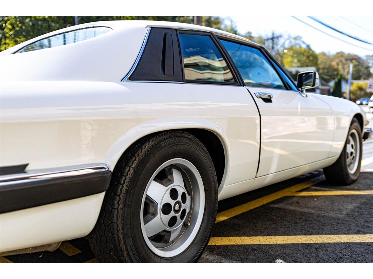 Jaguar-Xjs-1982-Tudor-White-Black-2