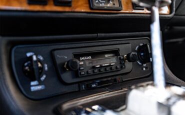 Jaguar-Xjs-1982-Tudor-White-Black-21