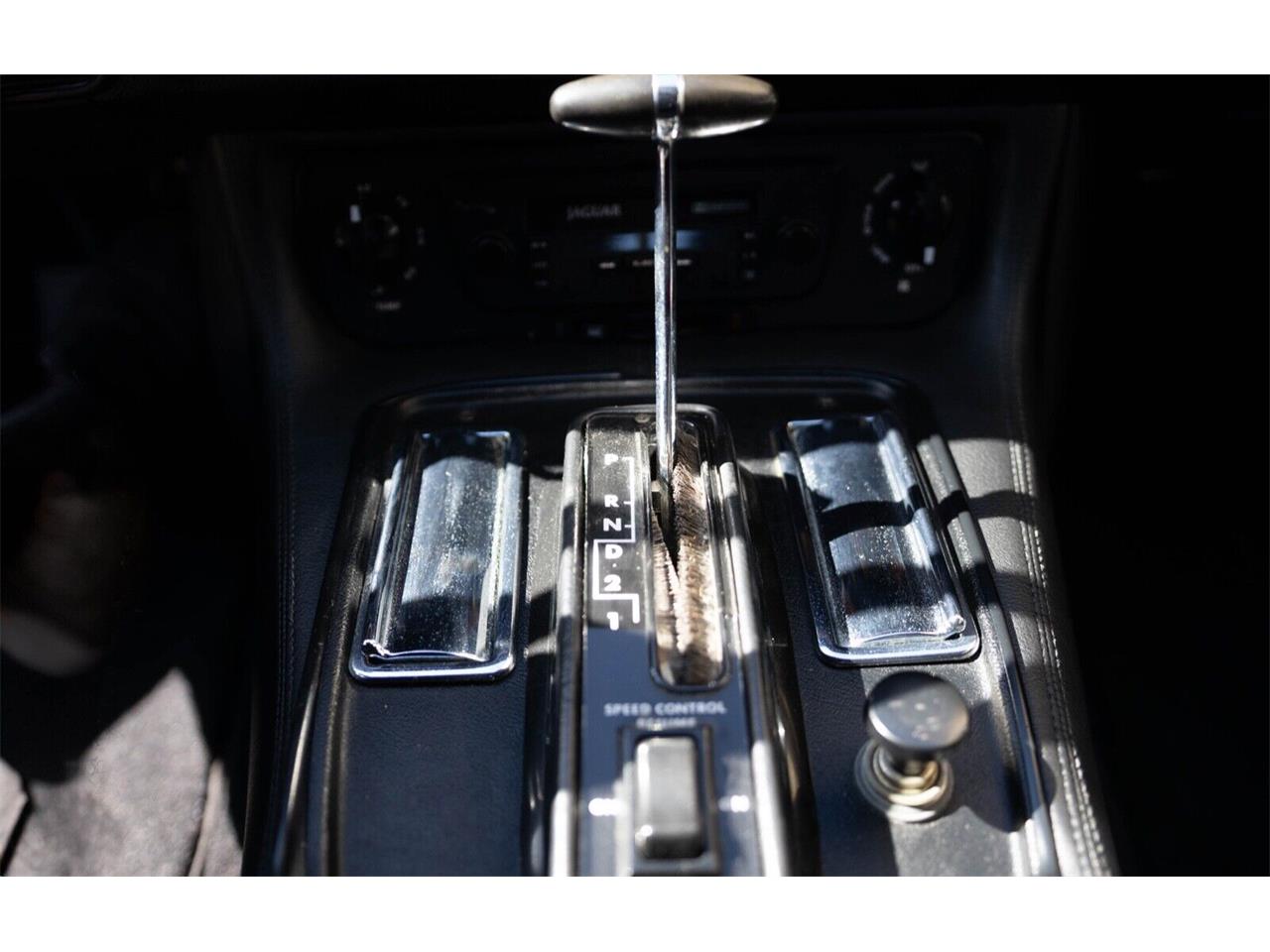 Jaguar-Xjs-1982-Tudor-White-Black-22