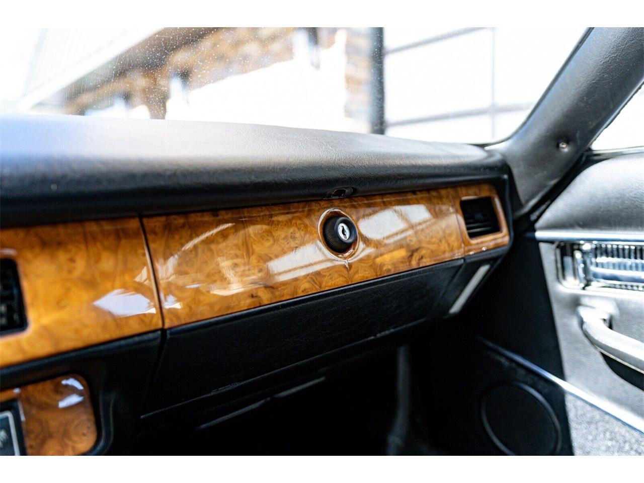 Jaguar-Xjs-1982-Tudor-White-Black-23