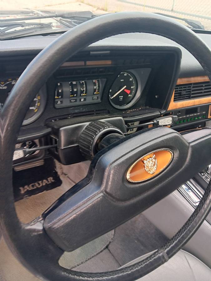 Jaguar-Xjs-1984-black-15