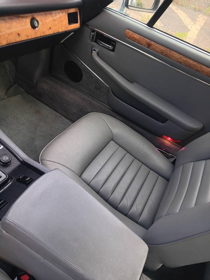 Jaguar-Xjs-1984-black-16