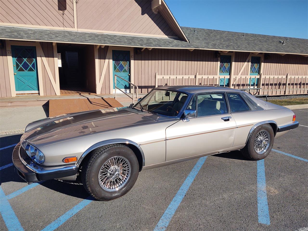 Jaguar-Xjs-1988-Champagne-Bayish-11
