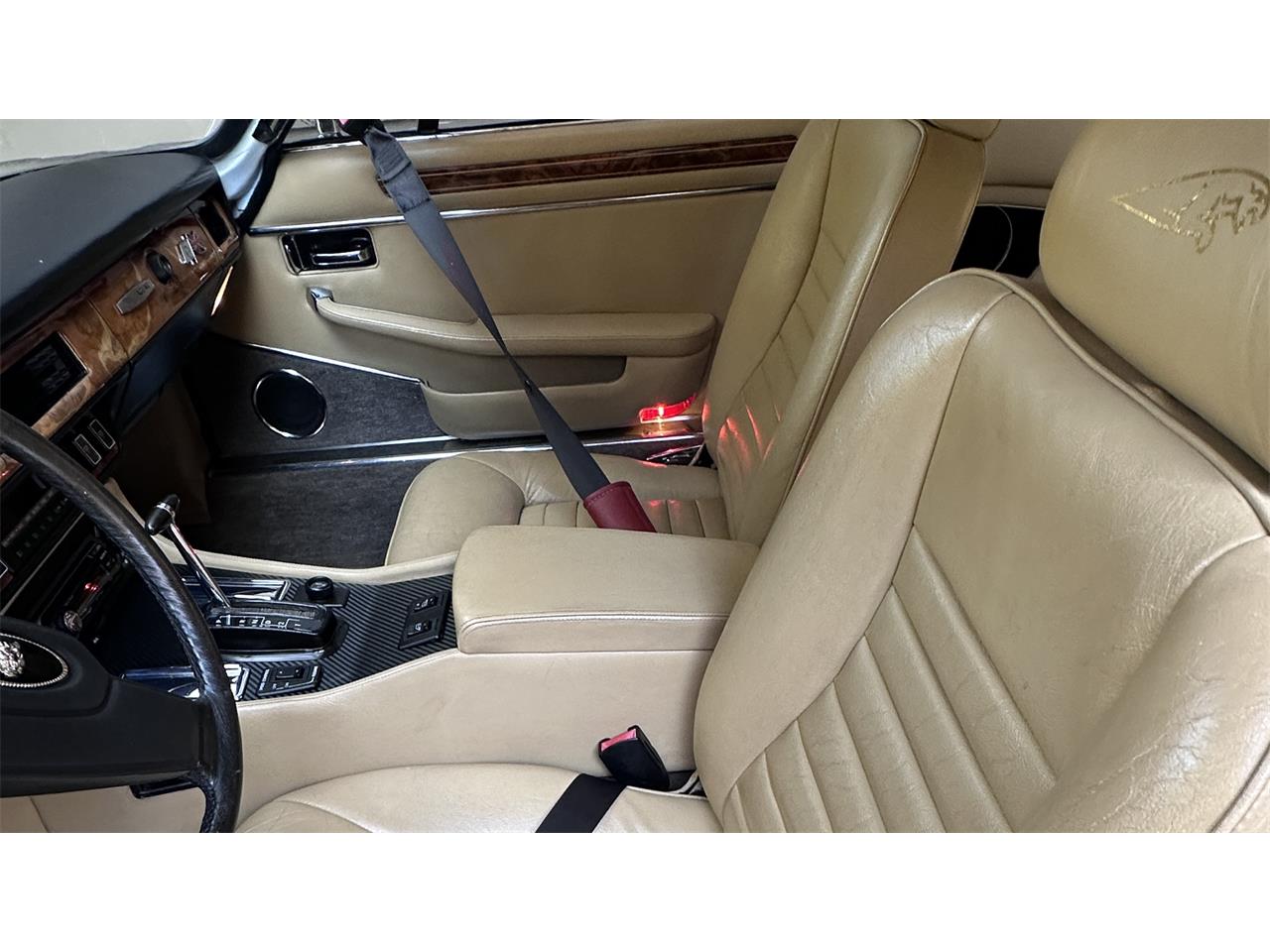 Jaguar-Xjs-1988-Glacier-White-Barley-Leather-10