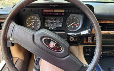 Jaguar-Xjs-1988-Glacier-White-Barley-Leather-14