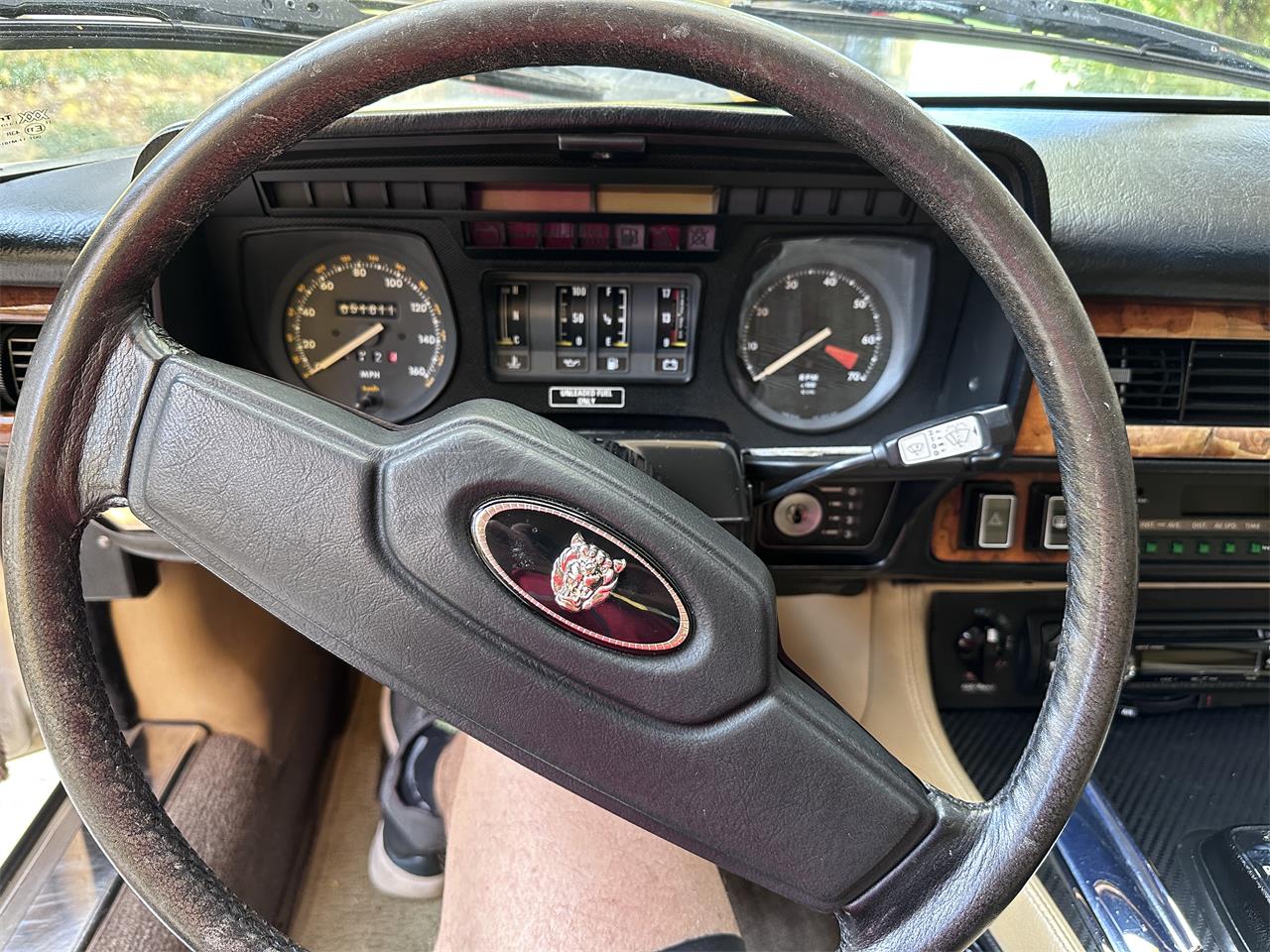 Jaguar-Xjs-1988-Glacier-White-Barley-Leather-14