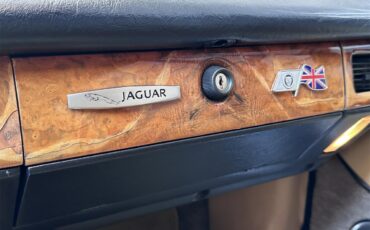 Jaguar-Xjs-1988-Glacier-White-Barley-Leather-9