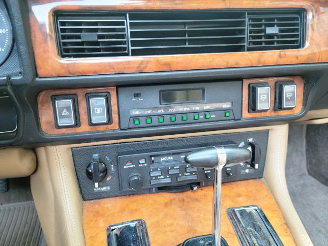 Jaguar-Xjs-1990-17