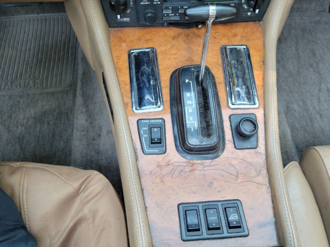 Jaguar-Xjs-1990-18