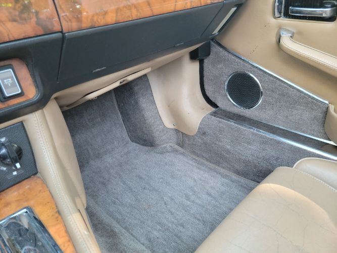Jaguar-Xjs-1990-19