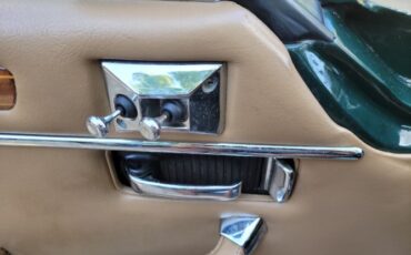 Jaguar-Xjs-1990-21