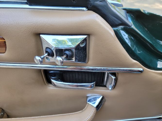 Jaguar-Xjs-1990-21