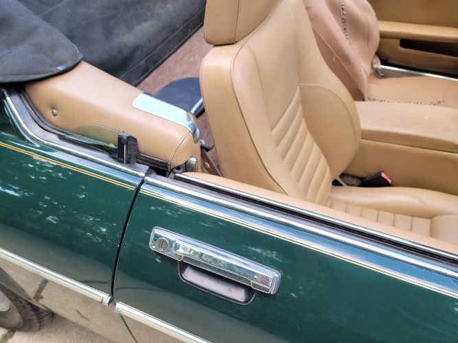 Jaguar-Xjs-1990-24