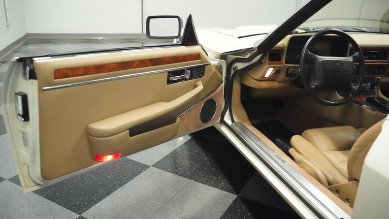 Jaguar-Xjs-1995-Glacier-White-Coffee-12