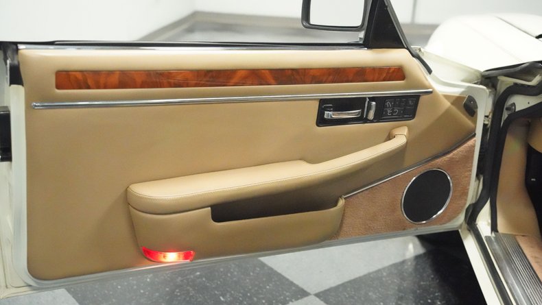 Jaguar-Xjs-1995-Glacier-White-Coffee-13