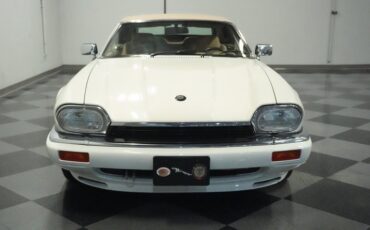 Jaguar-Xjs-1995-Glacier-White-Coffee-14