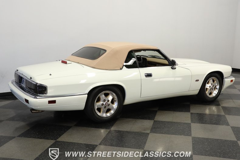 Jaguar-Xjs-1995-Glacier-White-Coffee-16