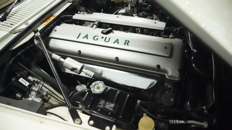 Jaguar-Xjs-1995-Glacier-White-Coffee-17