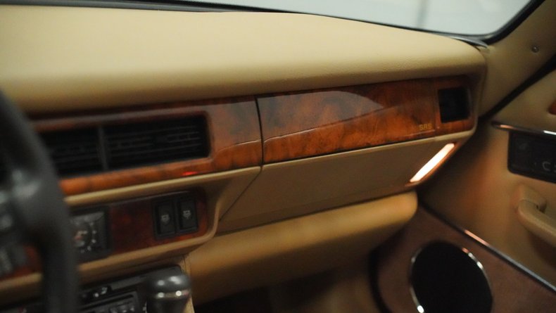 Jaguar-Xjs-1995-Glacier-White-Coffee-18