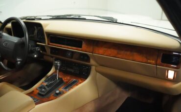 Jaguar-Xjs-1995-Glacier-White-Coffee-19
