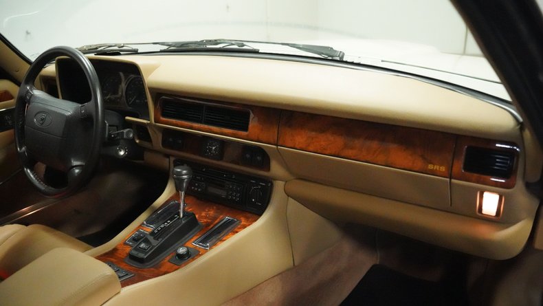 Jaguar-Xjs-1995-Glacier-White-Coffee-19