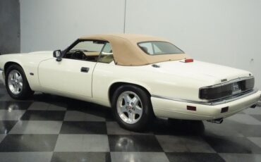 Jaguar-Xjs-1995-Glacier-White-Coffee-21