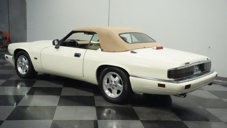 Jaguar-Xjs-1995-Glacier-White-Coffee-21