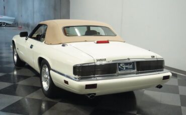 Jaguar-Xjs-1995-Glacier-White-Coffee-22