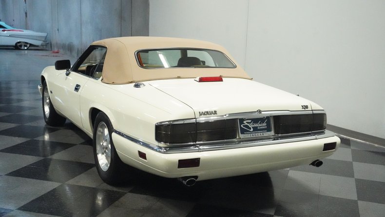 Jaguar-Xjs-1995-Glacier-White-Coffee-22