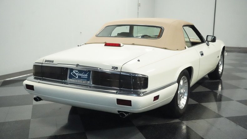 Jaguar-Xjs-1995-Glacier-White-Coffee-26