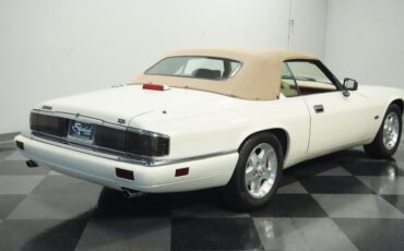 Jaguar-Xjs-1995-Glacier-White-Coffee-27