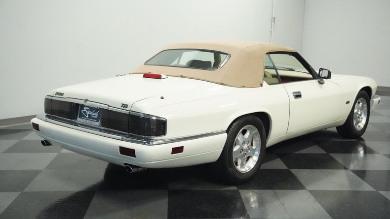 Jaguar-Xjs-1995-Glacier-White-Coffee-27